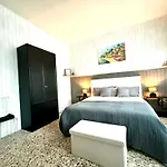 La Casa Del Viandante By Gottschalk * كوليكو